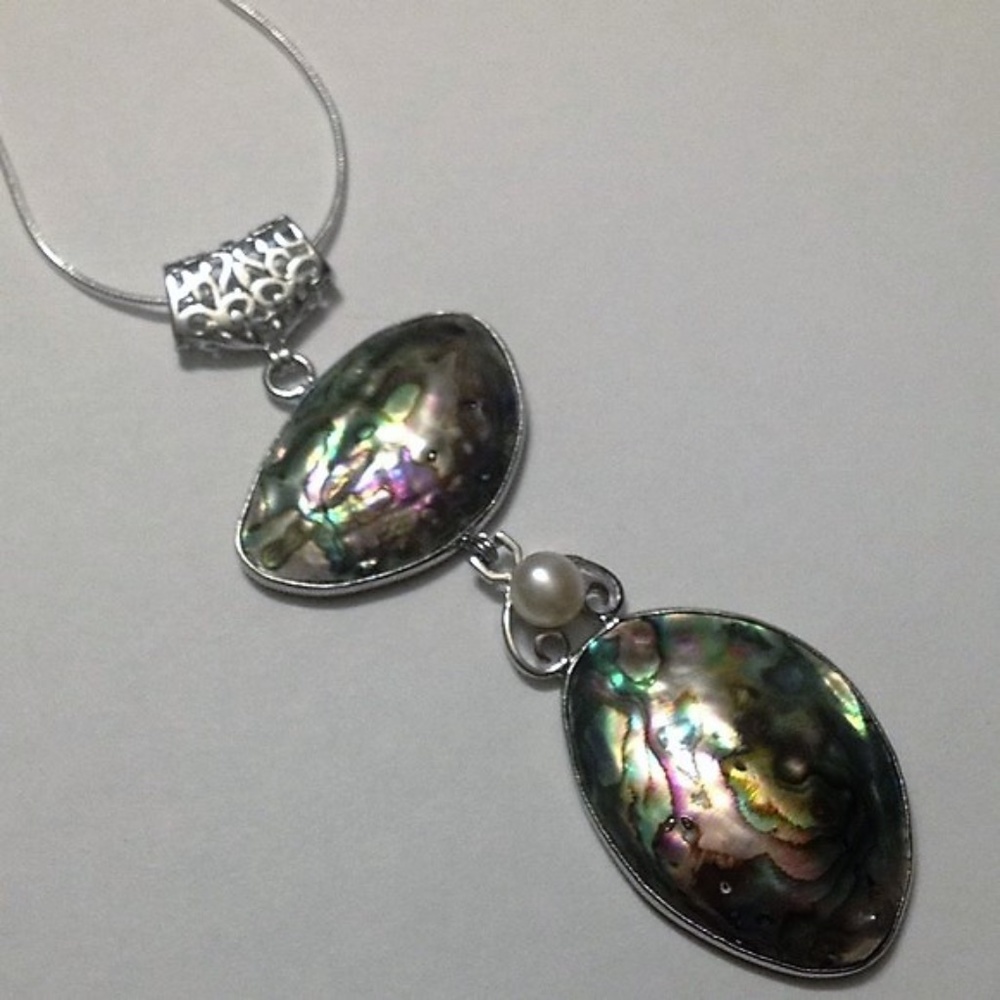 Abalone and pearl pendant with chain. - Picture 1 of 3